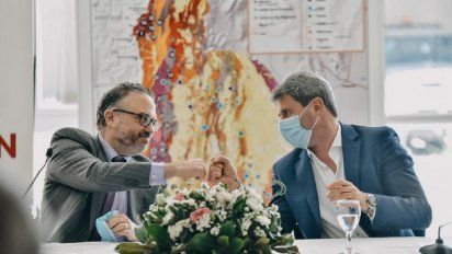 El ministro de Producción, Matías Kulfas saluda al gobernador Uñac en su visita a San Juan.