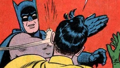 Batman le da una cachetada a Robin, uno de los memes más populares en las redes sociales.