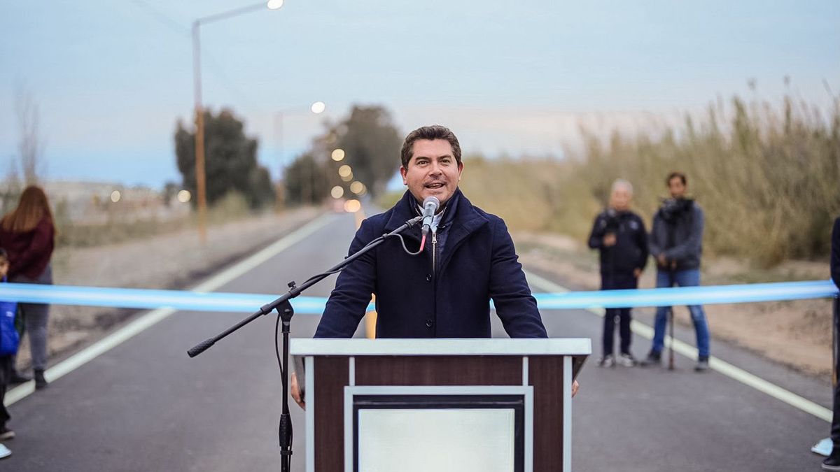 Orrego inauguró nuevas obras de asfalto para Angaco
