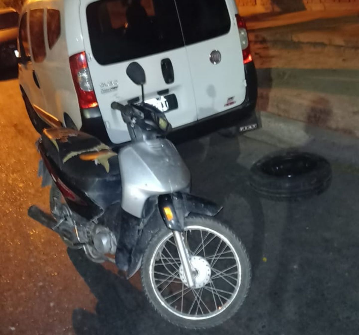 Quería robar las ruedas de una camioneta y fue sorprendido por la policía