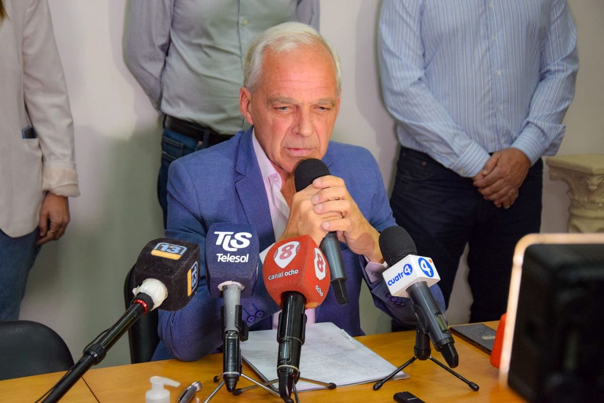 Rubén García dio una conferencia de prensa y acusó a concejales de golpistas