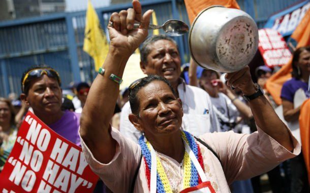 Venezuela se alzó en un cacerolazo para mantener ardiente la oposición