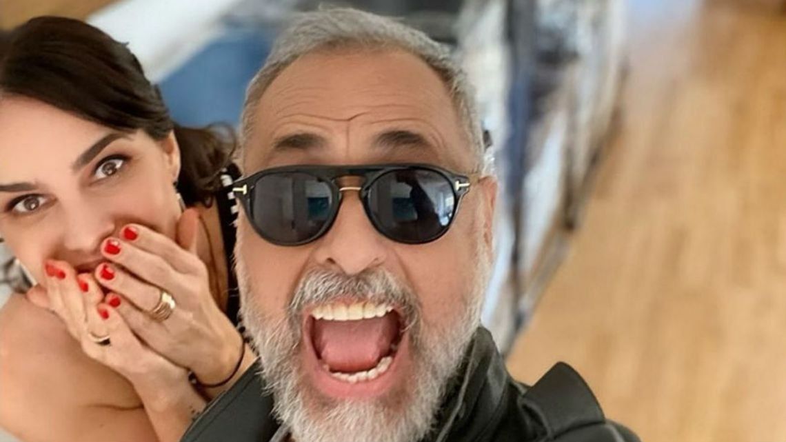 Distanciados: Jorge Rial hizo otro viaje sin Romina Pereiro