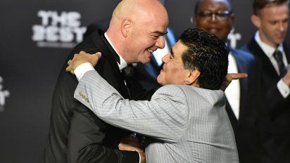 Infantino quiso venir al país para despedir a Maradona. 