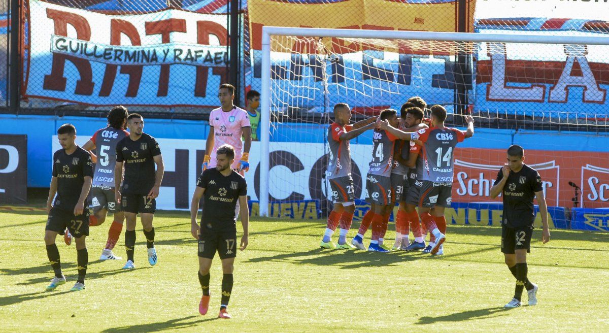 Arsenal le ganó a Racing y se metió en la zona campeonato