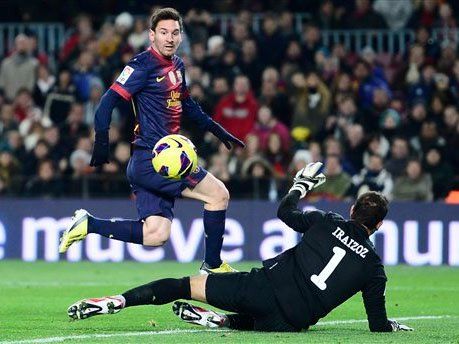 Con dos goles Messi quedó a uno del récord histórico de Müller