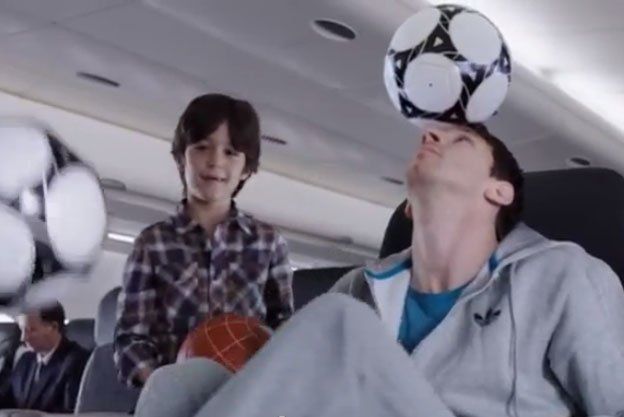 Messi y Kobe Bryant la rompen en una publicidad a bordo de un avión