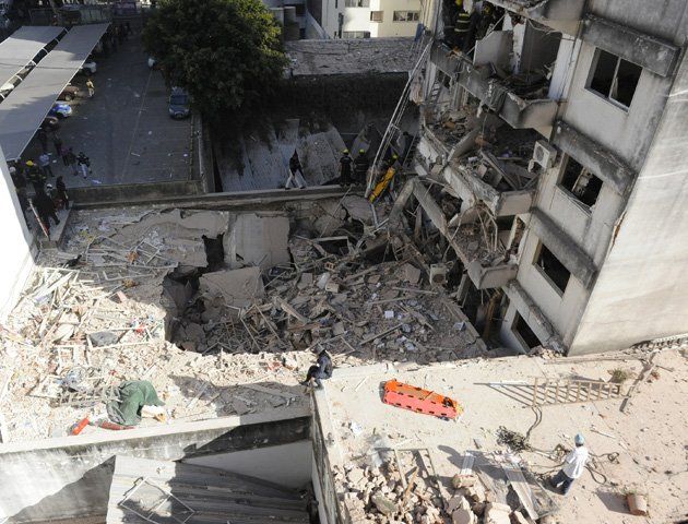 Impactantes imágenes del drama por la explosión en Rosario