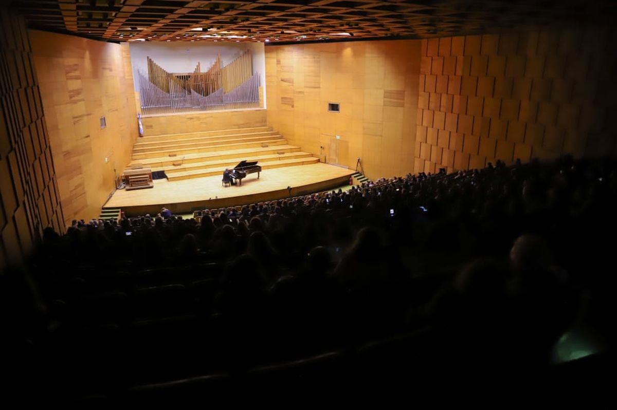 Un concierto internacional de piano engalanó al Auditorio Juan Victoria