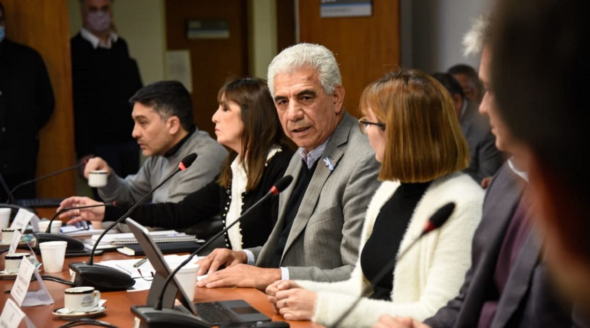 Walberto Allende encabezó la reunión de la Comisión de Minería