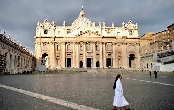 Los cardenales rezaron antes del cónclave de mañana en el que elegirán al Papa
