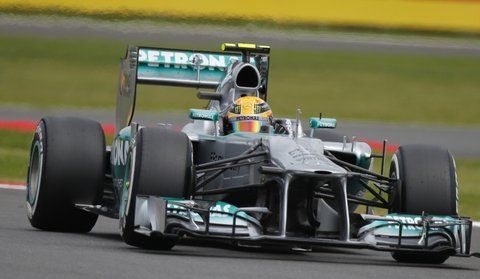 Rosberg ganó un accidentado Gran Premio de Gran Bretaña de F1