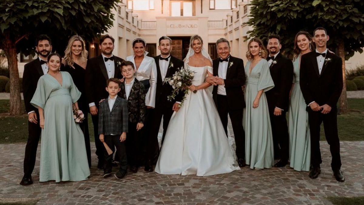 La foto familiar del casamiento de Stefi y Ricky Montaner