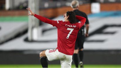 Cavani convirtió uno de los goles del Manchester United. 
