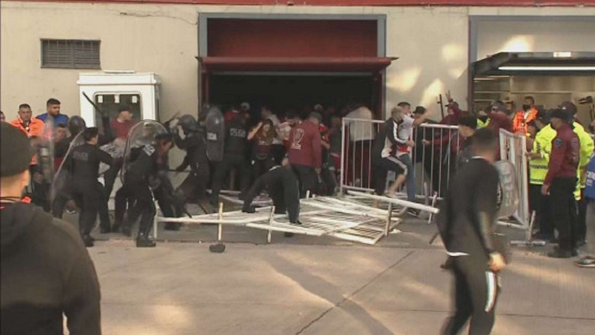 Incidentes en el Monumental: River sancionará a socios que intentaron colarse