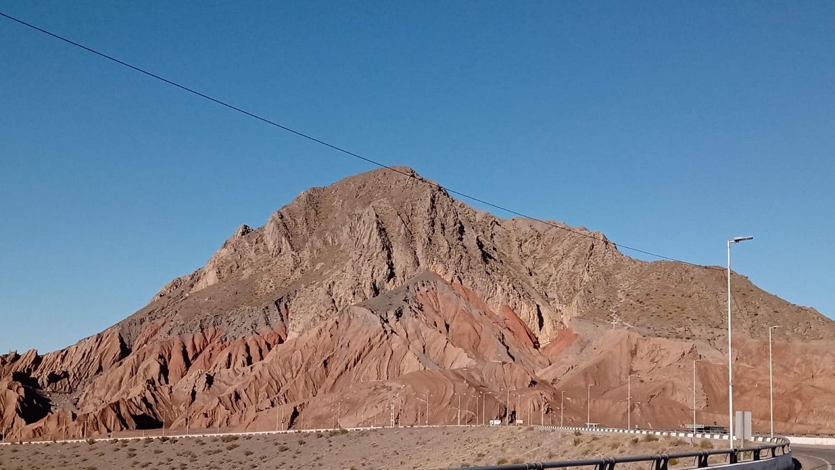 Buscan a una turista alemana que se perdió en la zona del cerro Tres Marías