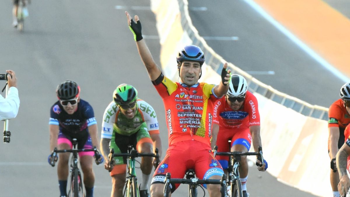 Ricardo Escuela se quedó con la primera etapa del Giro del Sol 2022. Fotos: Adrián Carrizo. 