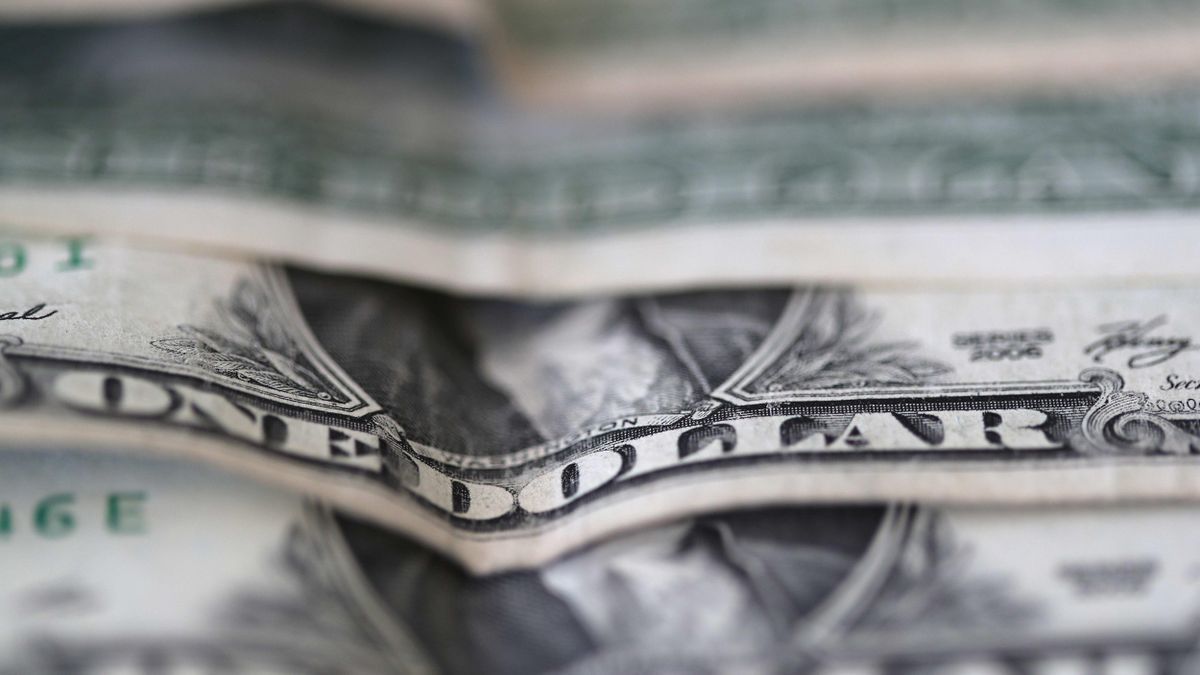 El dólar blue promedia la semana con tendencia alcista