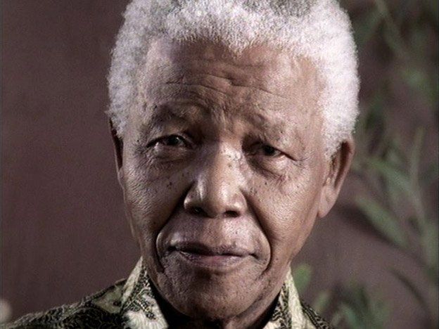 Nelsón Mandela se recupera de una infección pulmonar