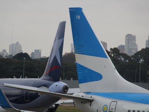 En medio del conflicto Aerolíneas Argentinas le pidió ayuda a LAN