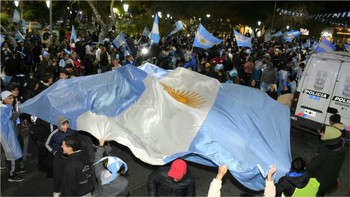 Pese a la multitud en Plaza 25, solo hubo 19 aprehendidos tras los festejos