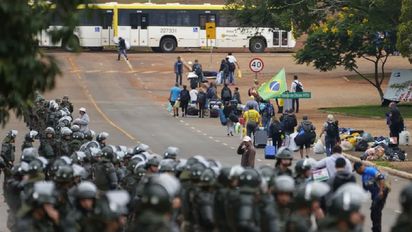 Desmantelan campamentos de bolsonaristas y hay 1.200 detenidos