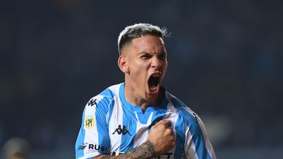 Enzo Copetti festeja el cuarto gol de Racing. Foto: Maximiliano Luna (Télam).