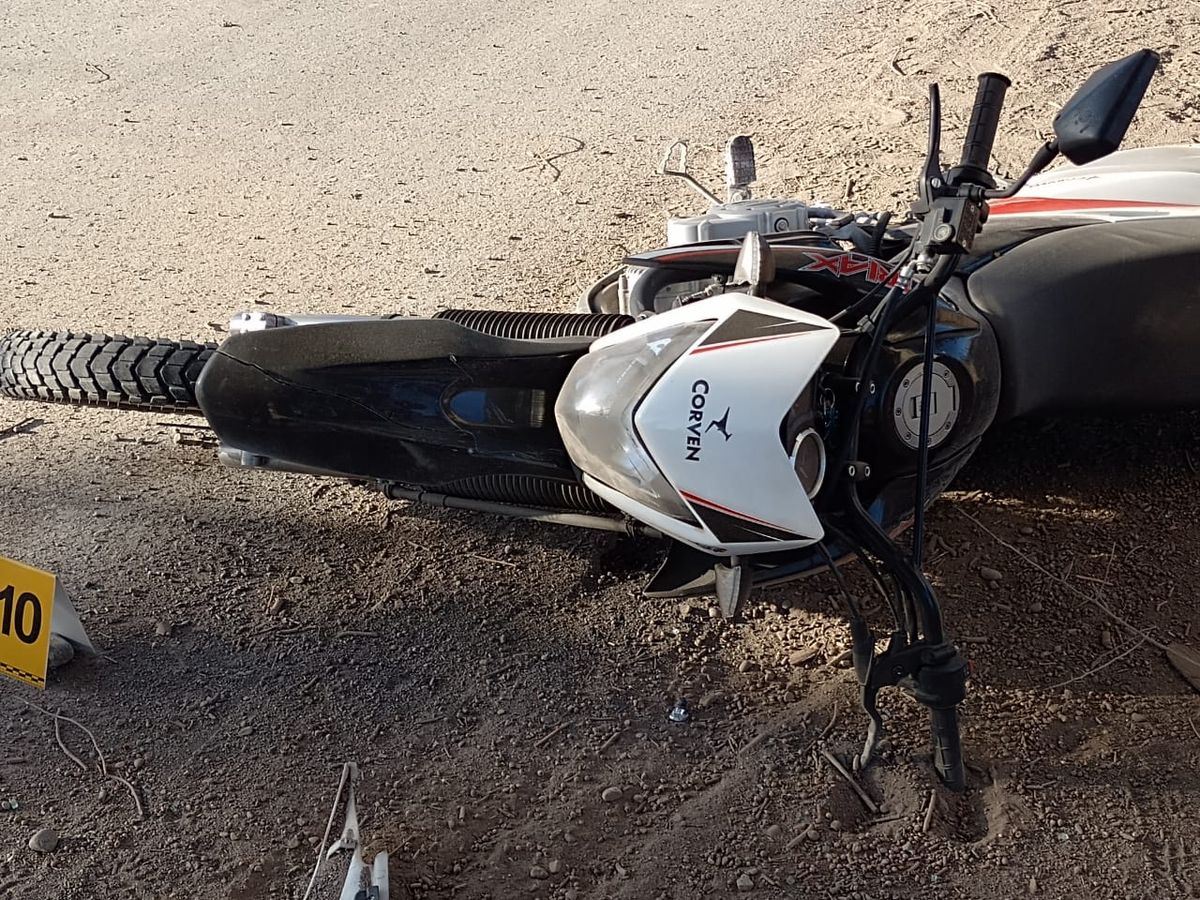 Un motociclista murió tras chocar contra un montículo de tierra