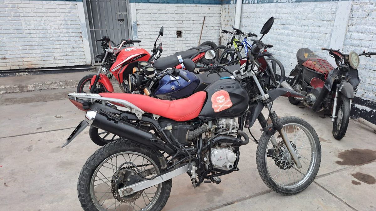 Hallaron una motocicleta abandonada en Rawson y buscan a su propietario