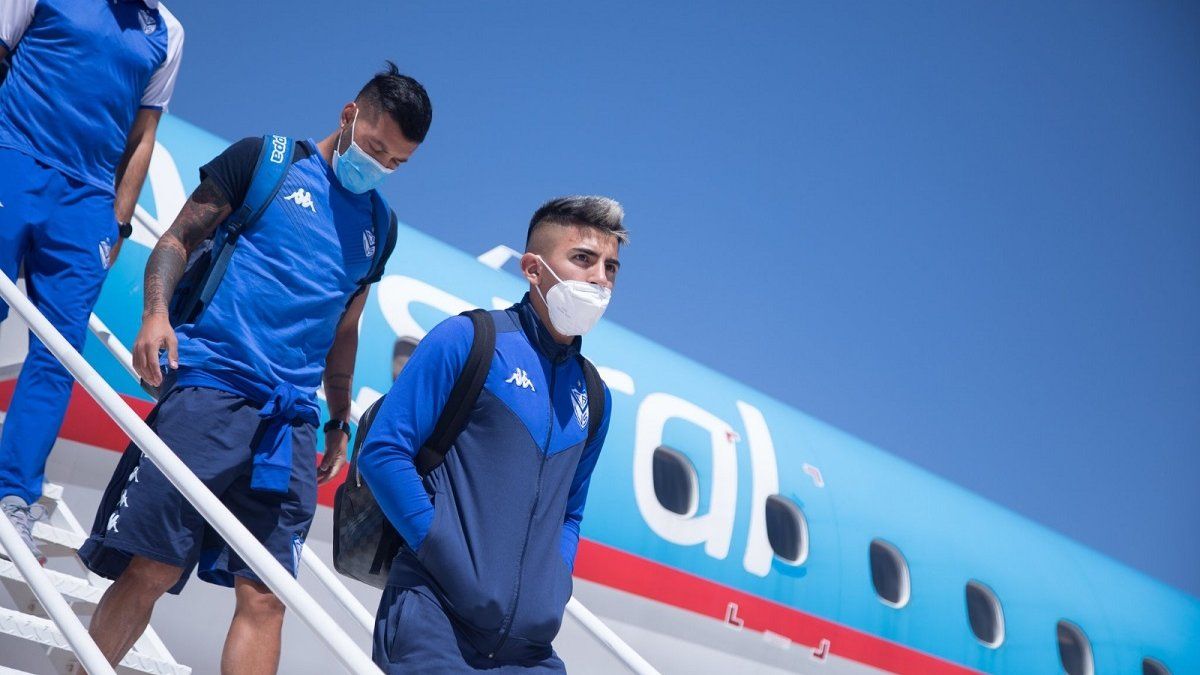 Vélez ya está en San Juan para jugar la final