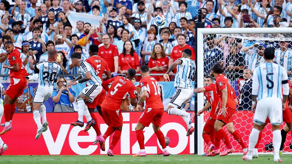 Argentina golpeó temprano a Suiza y lo gana 1-0 con gol de Mac Allister