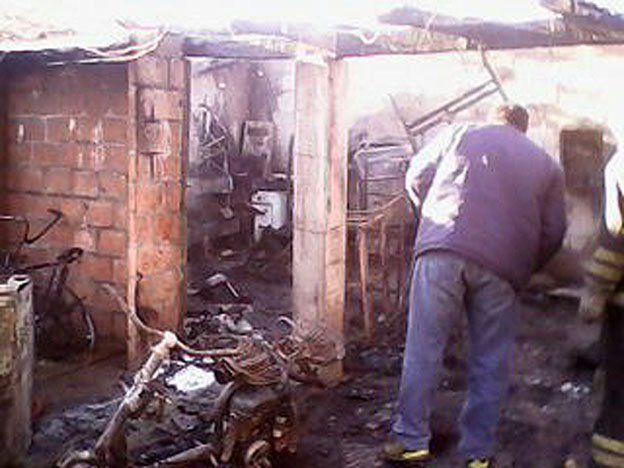 Chimbas: por una vela, perdieron 200 canarios, motos y electrodomésticos