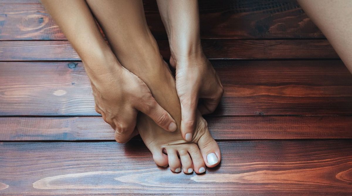 Los cinco consejos para evitar los pies hinchados