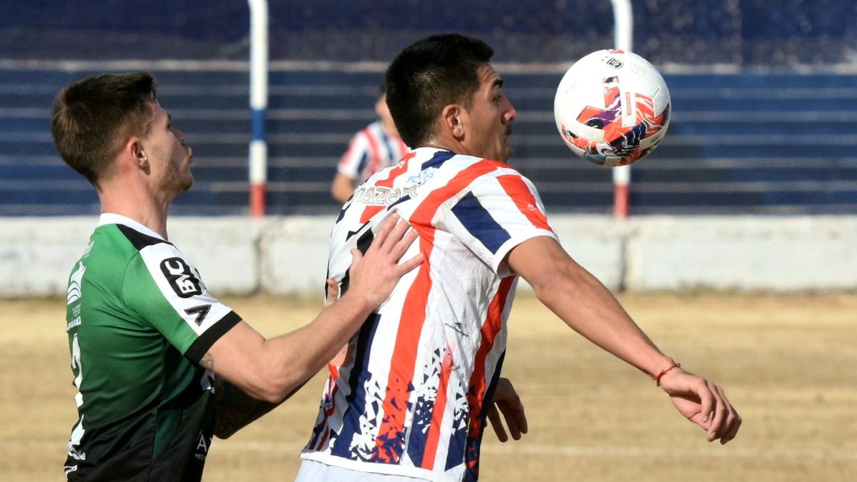 Peñarol puso el freno de mano en las victorias y cayó ante Villa Mitre