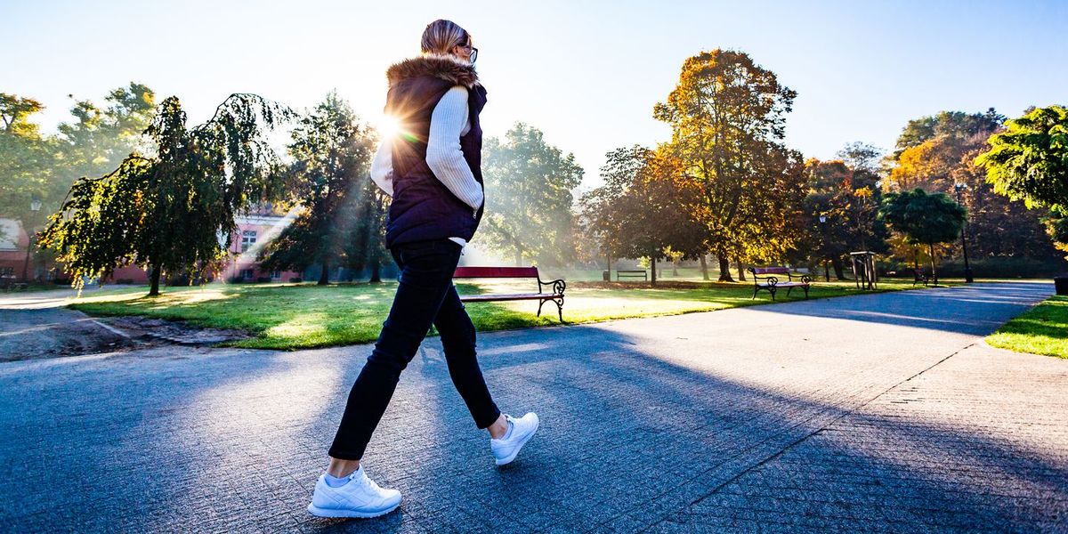 Caminar 10 mil pasos diarios a buen ritmo es clave para una vida saludable