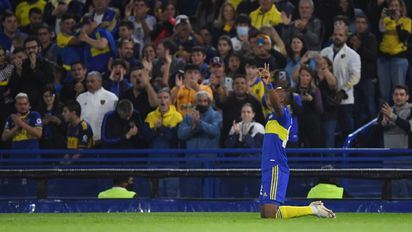 Sebastián Villa (22), festeja el primer gol de Boca Juniors ante Lanús. Foto: Télam.