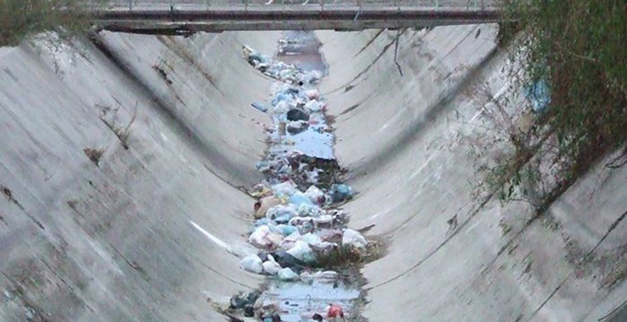 Buscan que Flagrancia accione contra los que arrojen basura en los canales