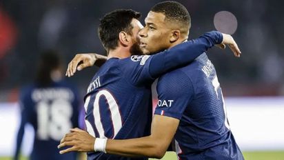 Cómo fue el reencuentro entre Messi y Mbappé en el PSG