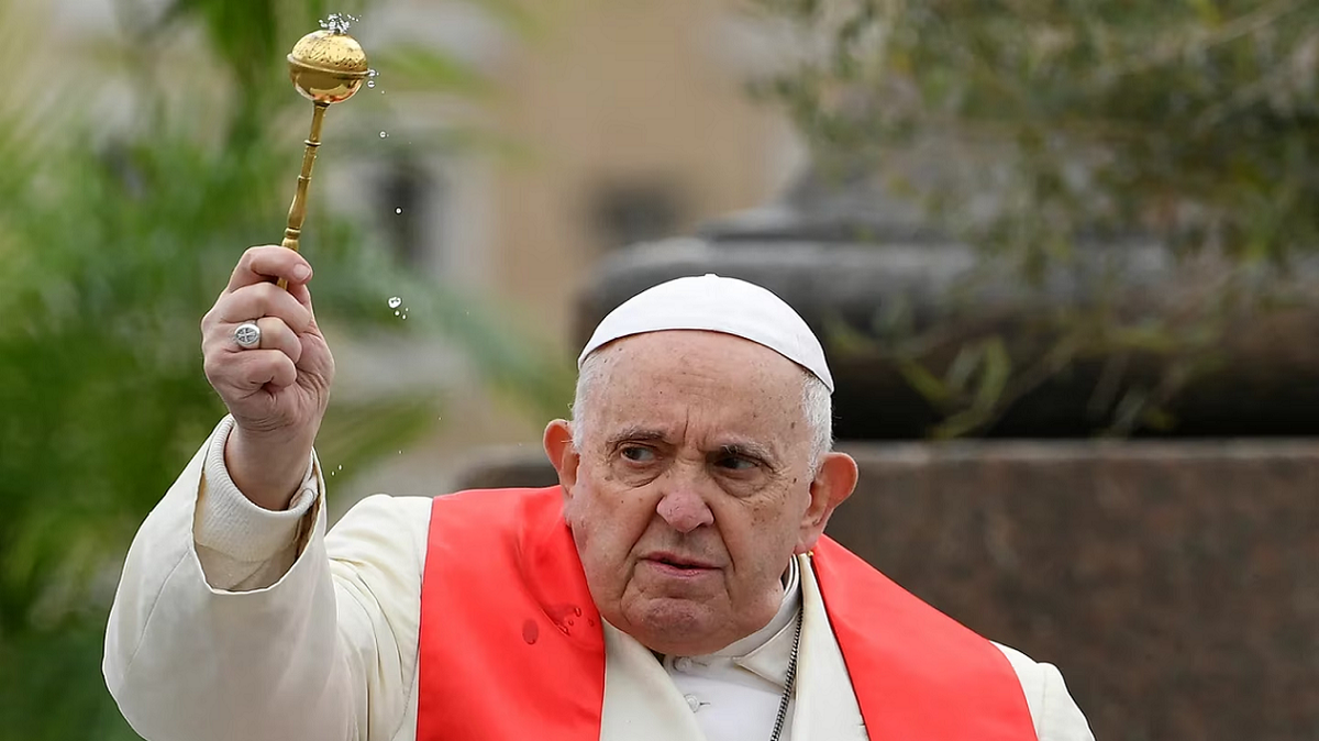 Internaron al Papa Francisco por una obstrucción intestinal