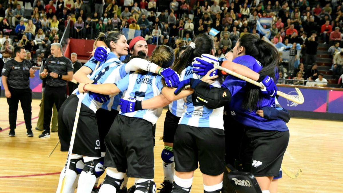 Hockey femenino: Las Águilas salieron campeonas en el Cantoni (Fotos: sanjuan8)