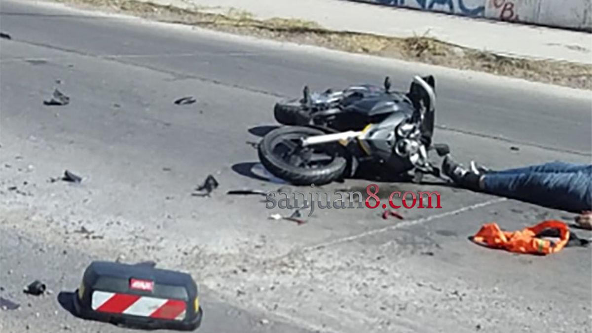 Un Motociclista Murió Al Estrellarse En La Parte Trasera De Una Camioneta 7055