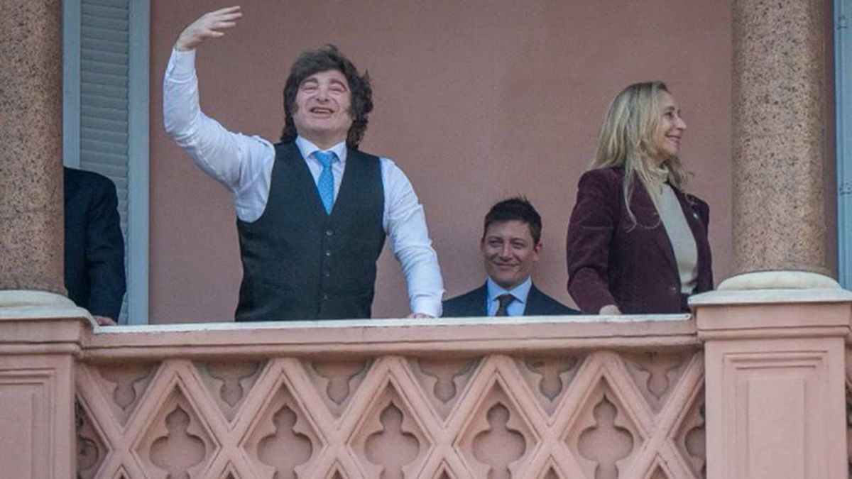Milei reunió a su gabinete y se mostró con su hermana y Santiago Caputo