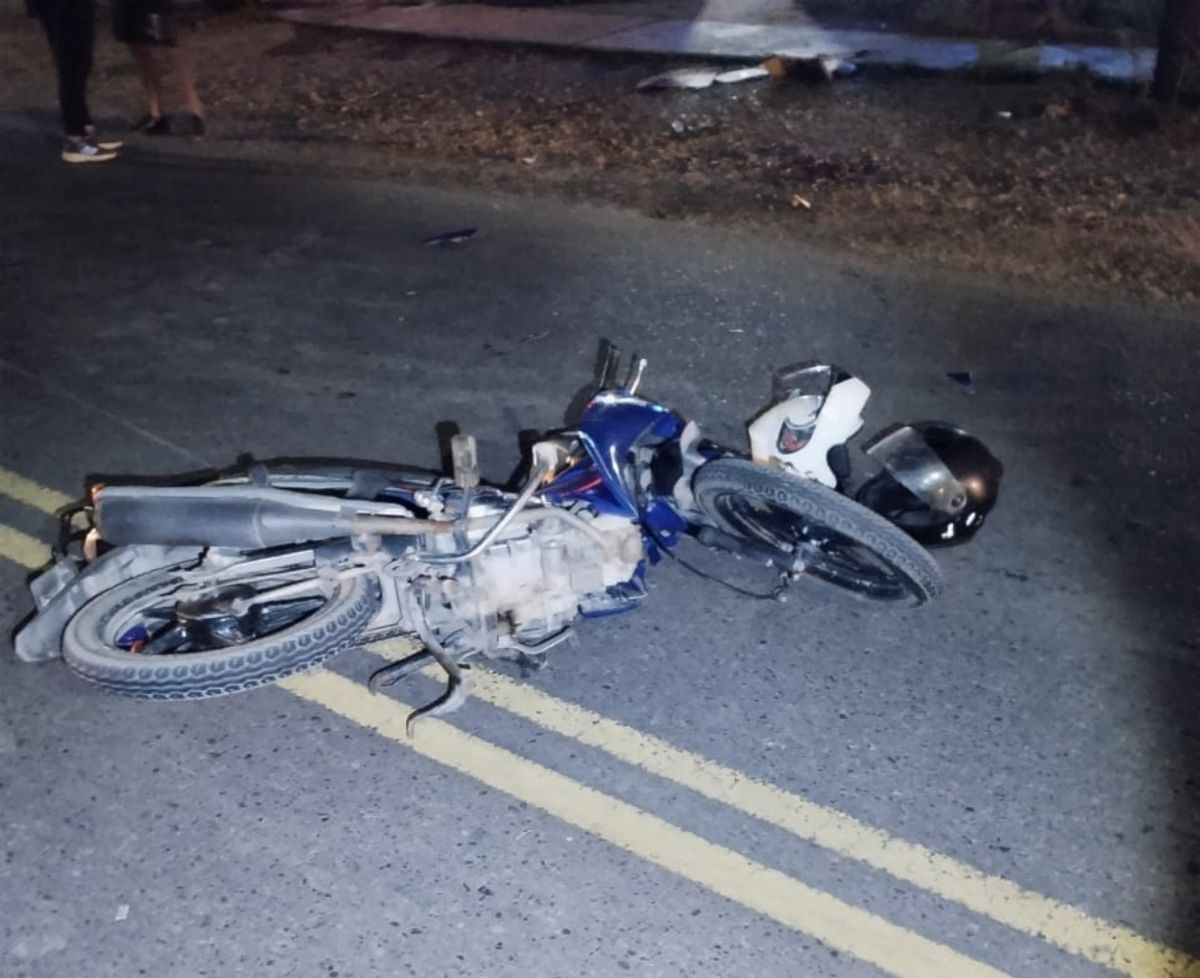 Accidente en ruta 183: una pareja de motociclistas fue embestida al intentar girar