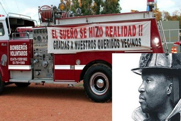 Un fantasma de bombero muerto el 11S cuida una autobomba en la ciudad de San Lorenzo