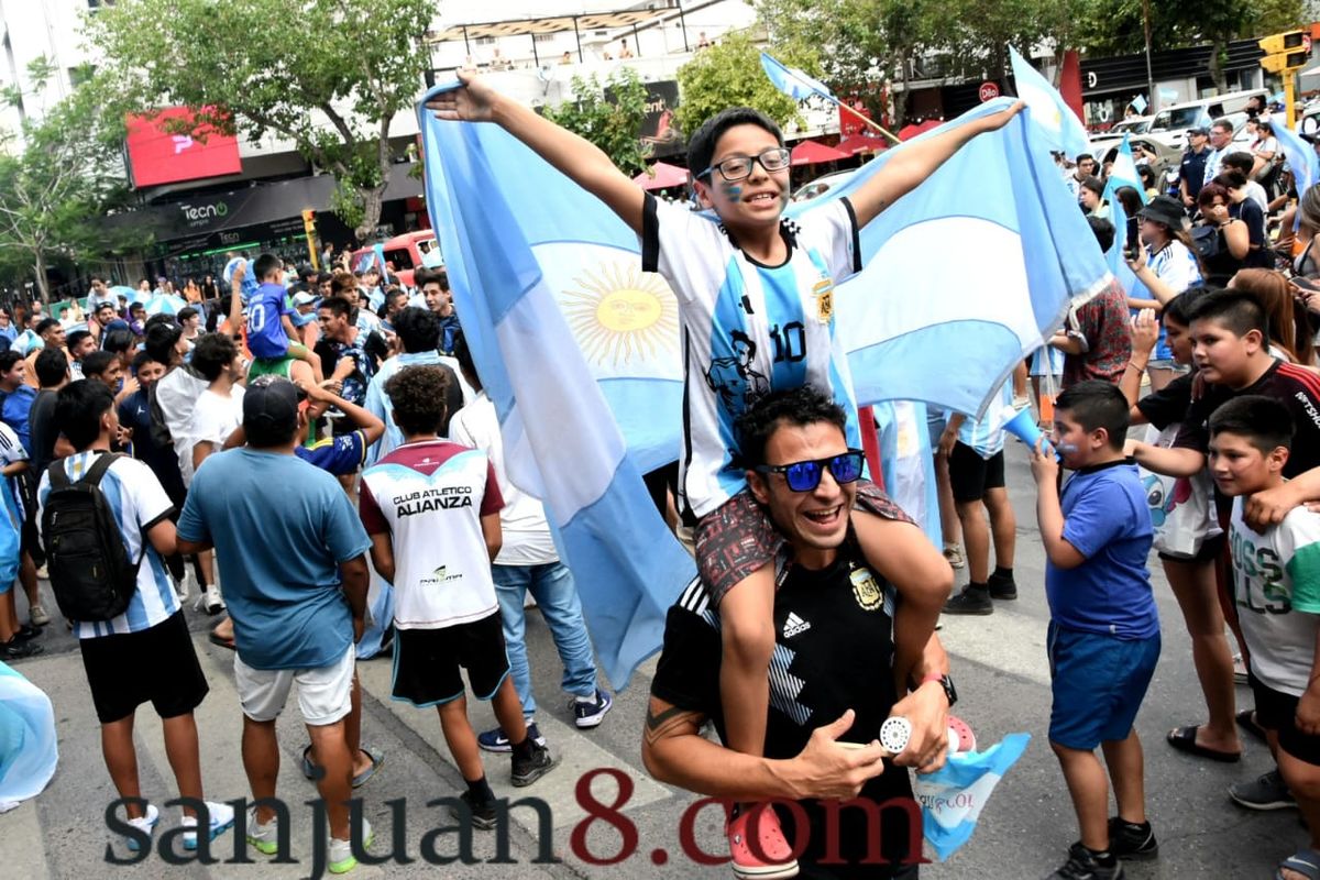 Vamos, vamos Argentina! sanjuaninos coparon las calles para gritar de emoción