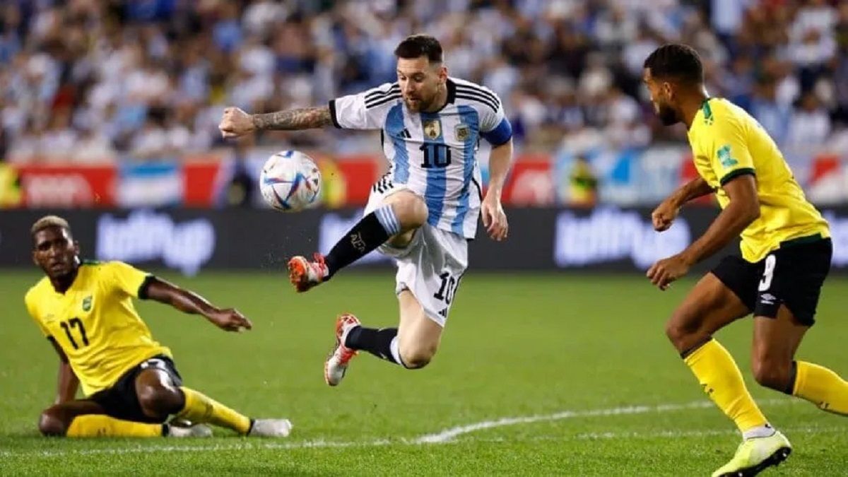 Argentina hizo Lio en EEUU: goleó a Jamaica con dos de Messi