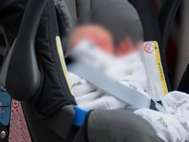 Un bebé murió de calor porque su padre se lo olvidó en el auto