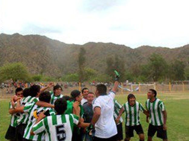 Un club de fútbol de Catamarca busca jugadores a través de los clasificados