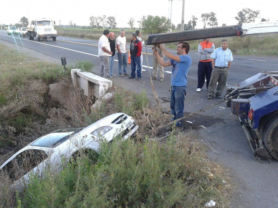 En Ruta 20 y La Plata hubo una fuerte colisión entre dos vehículos