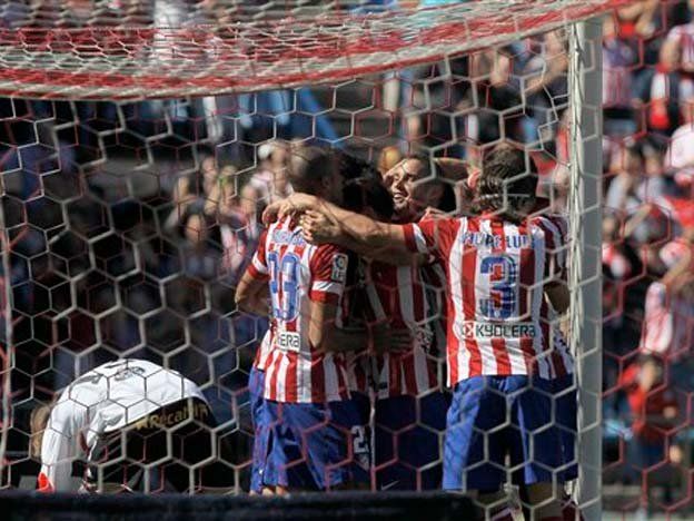 El Atlético de Simeone volvió a ganar y alcanzó al Barcelona en la Liga